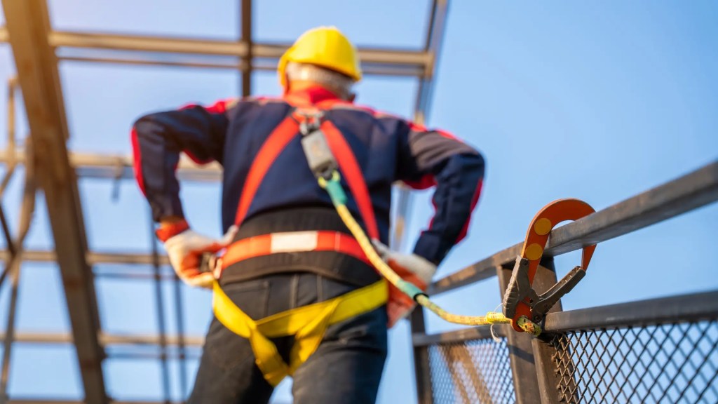 worker using fall protective equipment