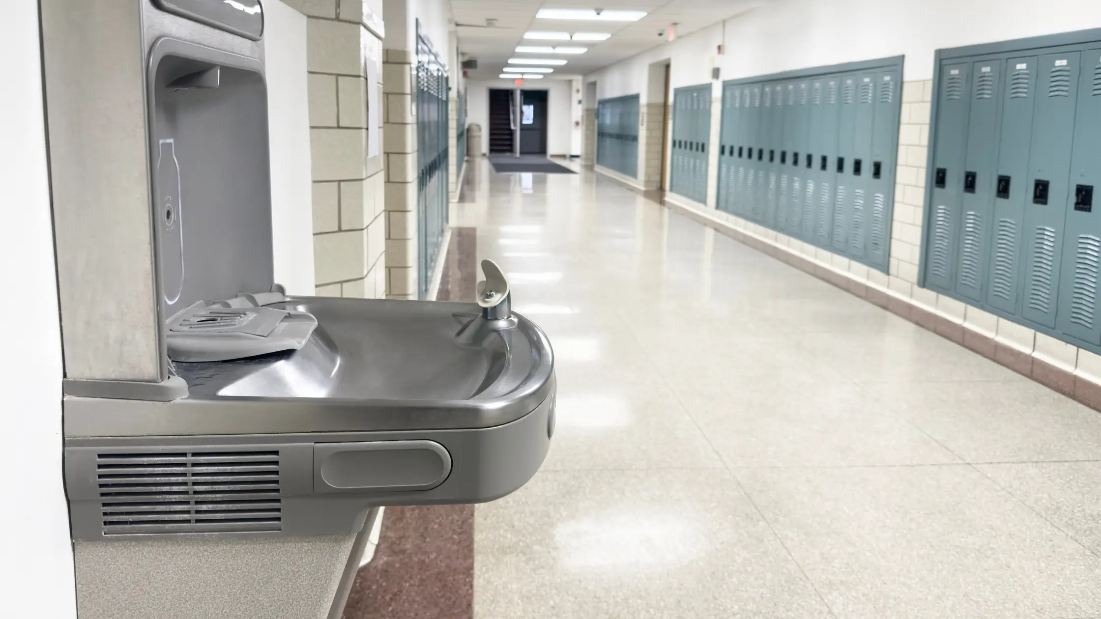a drinking fountain in a hallway